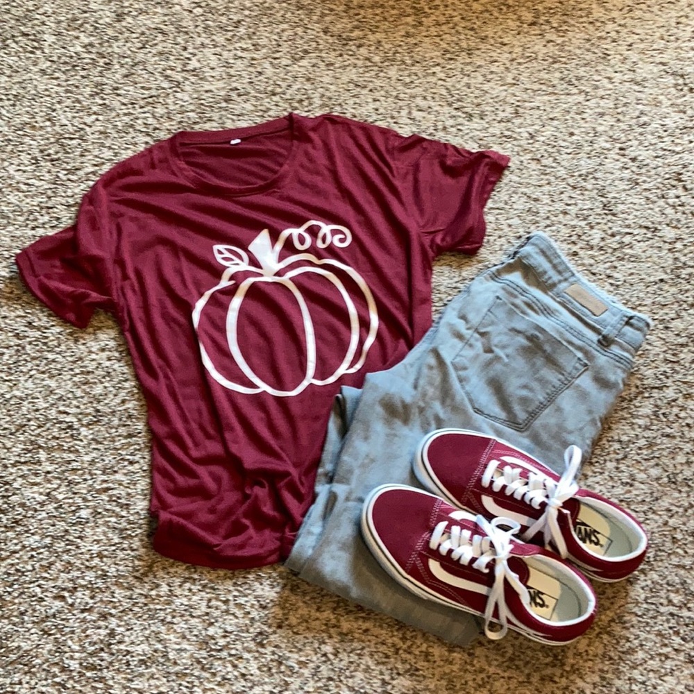 Adorable fall shirt! 🍁 - Picture 1 of 3